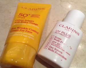 Protector solar de Clarins (Botella blanca)