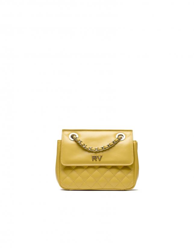 FOTO 17: Bolso amarillo de Roberto Verino.
