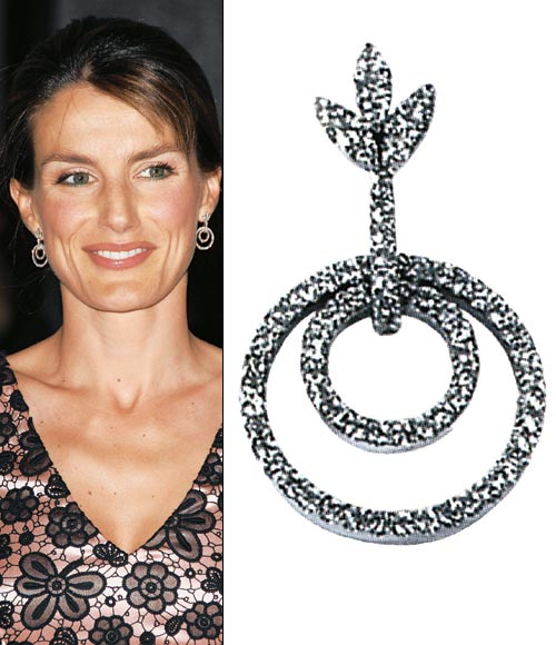 FOTO 15: Pendientes de aros de brillantes.