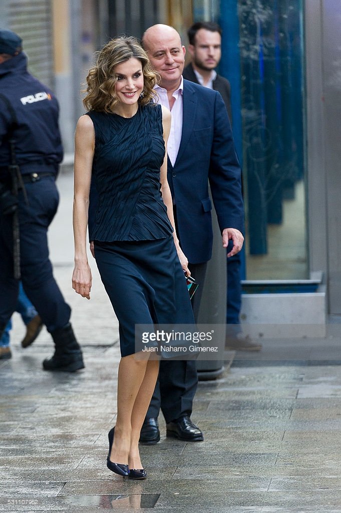 FOTO 4: Letizia de azul en 2016 The Vagina Monologues y la Ciencia