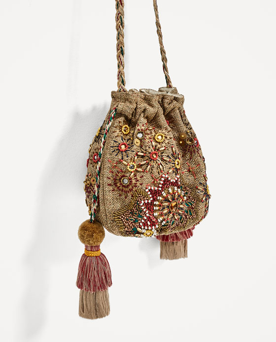 FOTO 15: Bolso limosnera de Zara The Vagina Monologues y la Ciencia