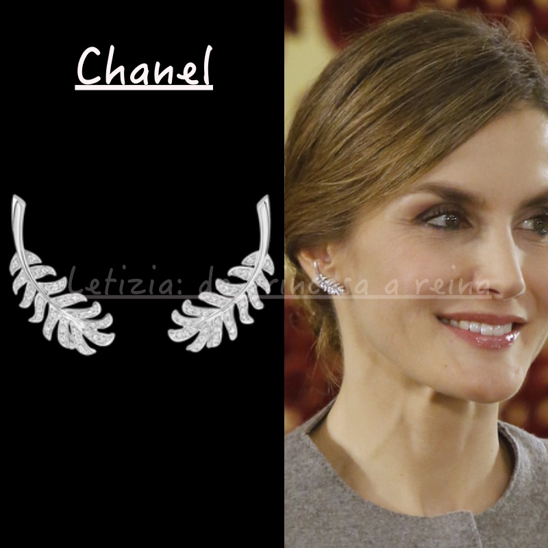 FOTO 8: Pendientes de plumitas de Chanel.