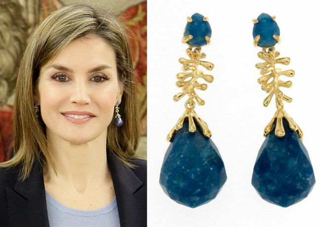 FOTO 4: Leti con pendientes azules