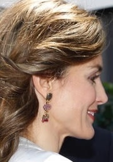 FOTO 7: Leti con tres piedras. 