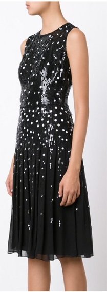 FOTO 3: Modelo vestido de CH en imagen de teléfono