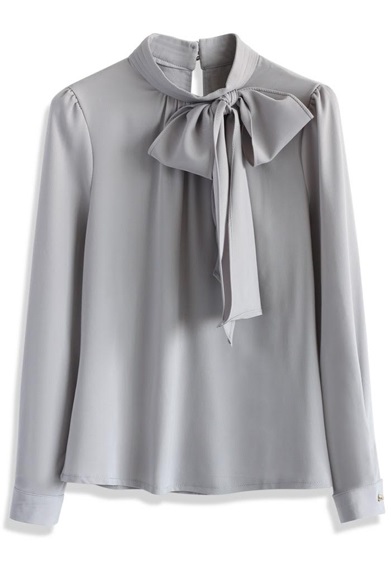 FOTO 14: blusa de seda gris.