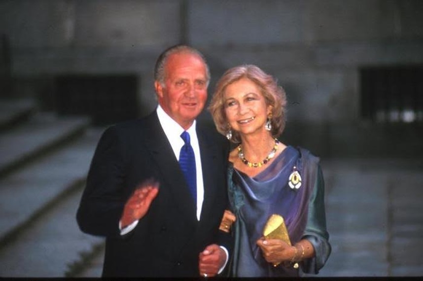 FOTO 9: Sofía junto a Juan Car..luciendo broche