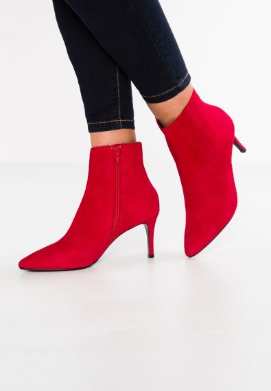 FOTO 15: Botines rojo fuego