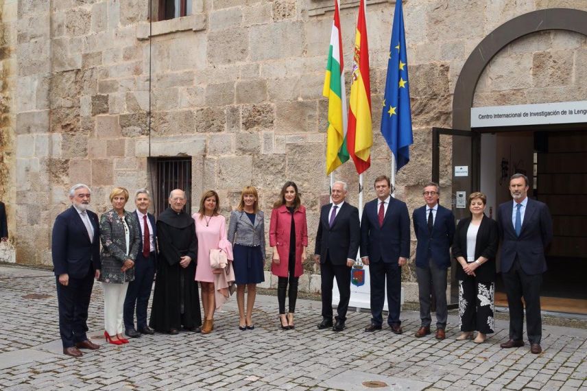 FOTO #1: Leti en grupo