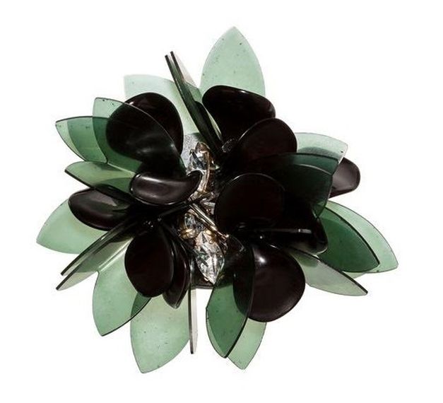 FOTO #15: Broche floral con verde. 